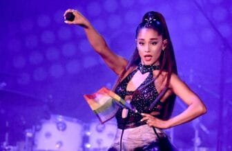 Ariana Grande no makeup natural look showing her glowing skin and bare face