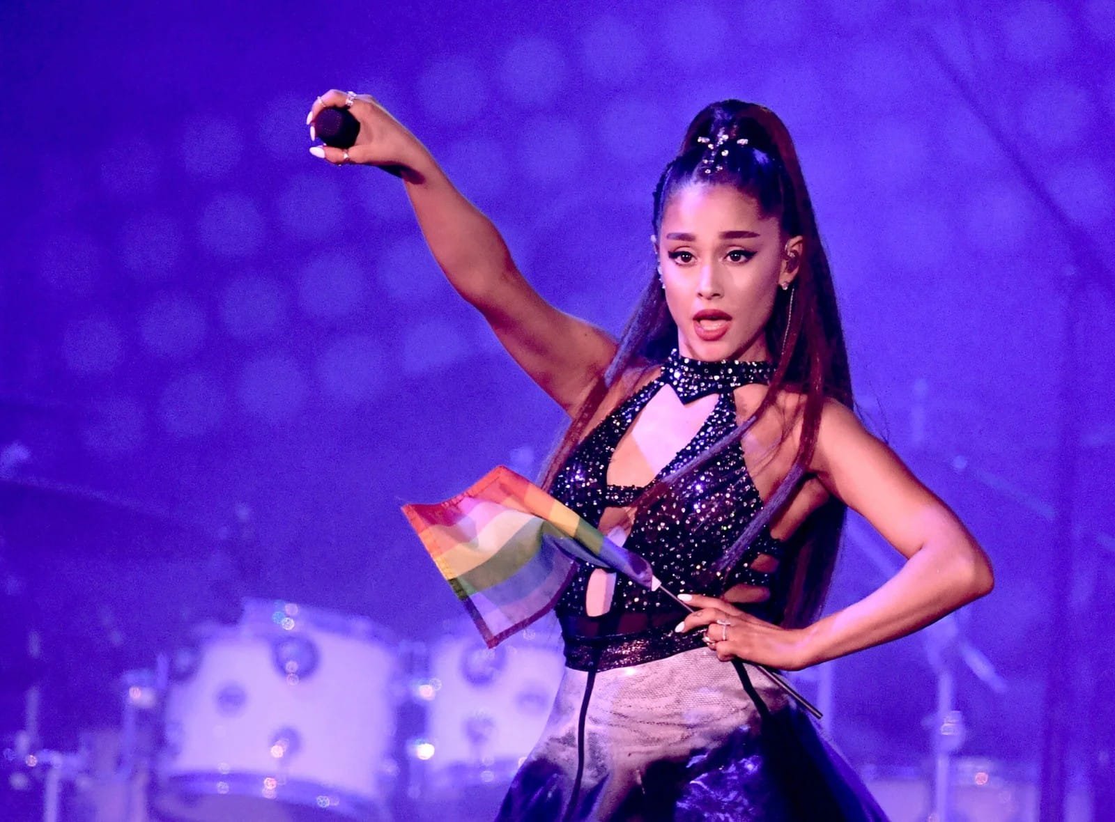 Ariana Grande no makeup natural look showing her glowing skin and bare face