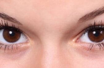 Eye makeup look for brown eyes with warm bronze and shimmer shadow